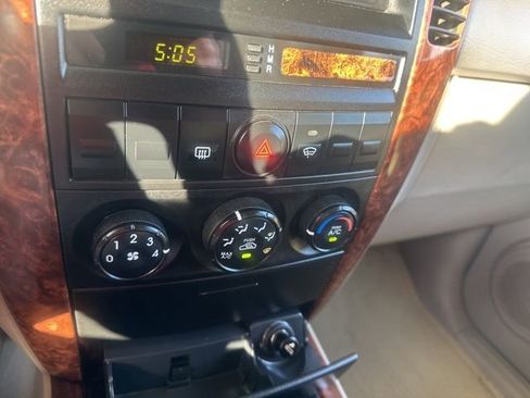 Used 2005 Kia Sorento LX image 19