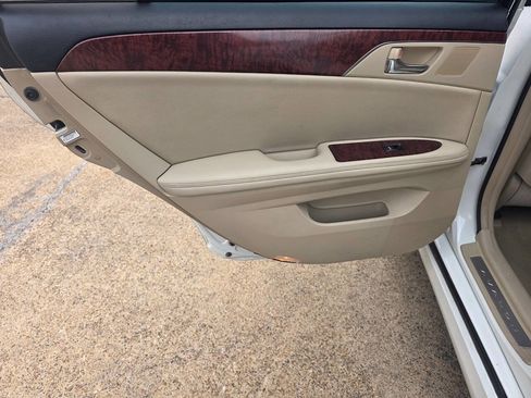 Used 2011 Toyota Avalon Limited image 16