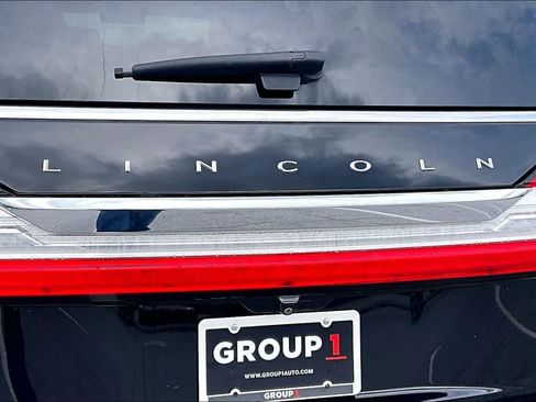 Used 2018 Lincoln Navigator Select RWD image 10