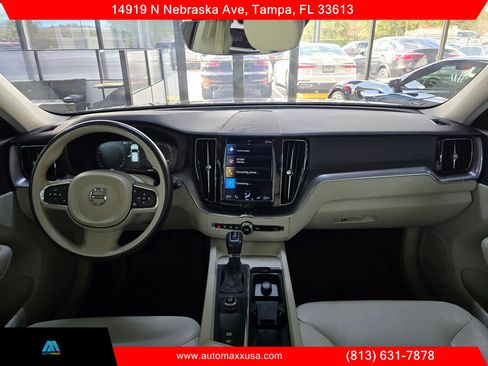 Used 2018 Volvo XC60 T5 Momentum w/ Vision Package image 13