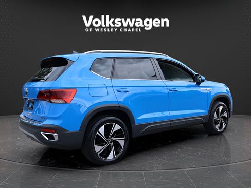 Certified 2023 Volkswagen Taos SE w/ Panoramic Sunroof Package AWD/4WD image 8