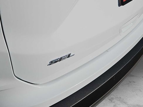 Used 2024 Ford Edge SEL image 11