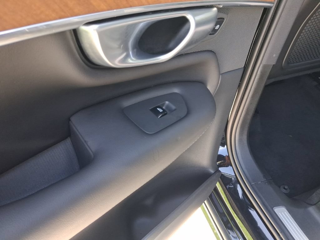 Certified 2024 Volvo XC90 B5 Plus w/ Protection Package Premier AWD/4WD image 12