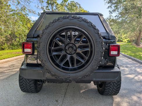 Used 2022 Jeep Wrangler Unlimited Sport image 7