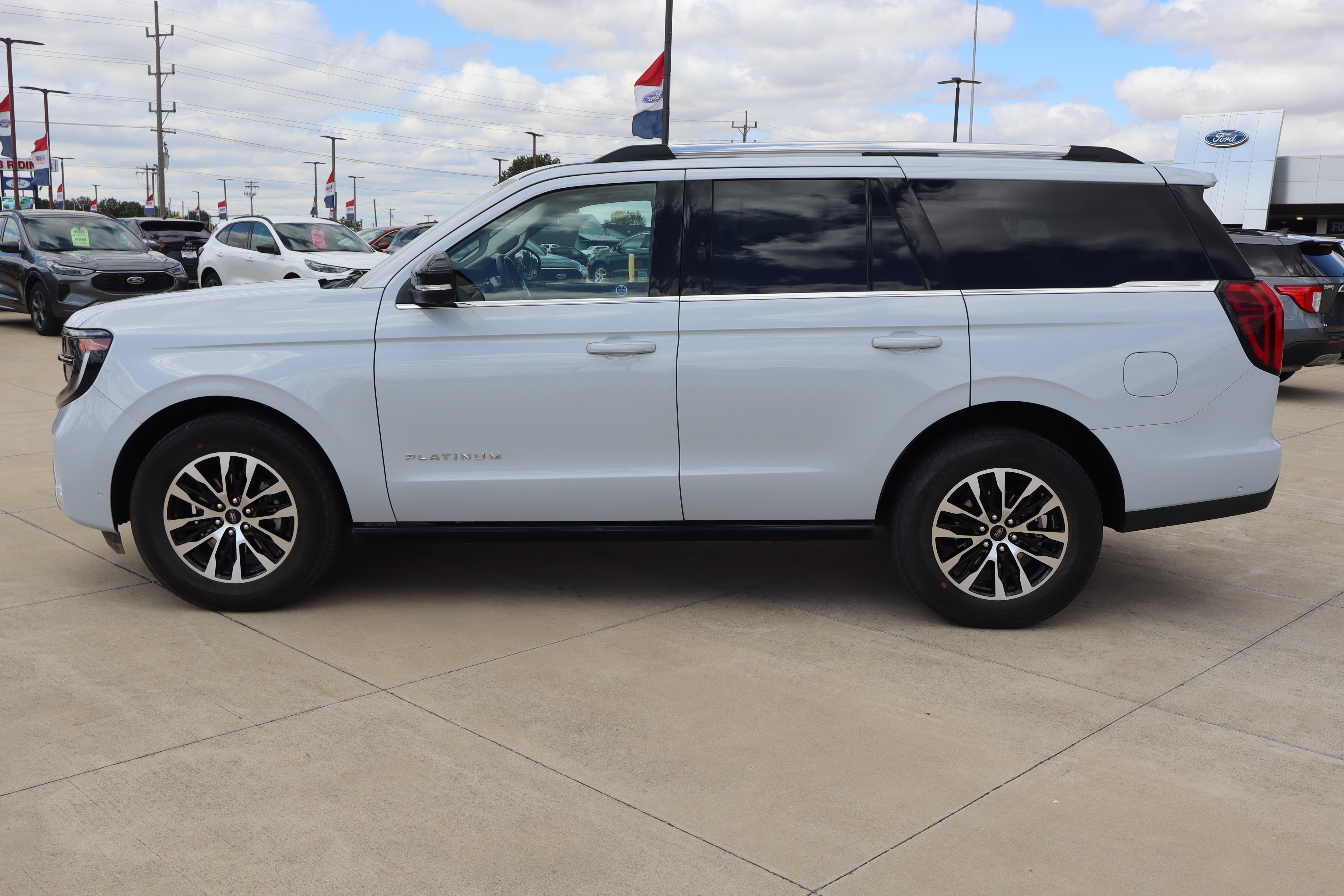 Used 2025 Ford Expedition Platinum AWD/4WD image 9