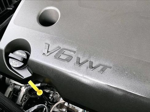 Used 2023 Chevrolet Traverse LT w/ LT Premium Package FWD image 41