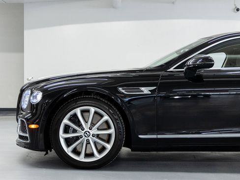 Used 2023 Bentley Flying Spur V8 image 9