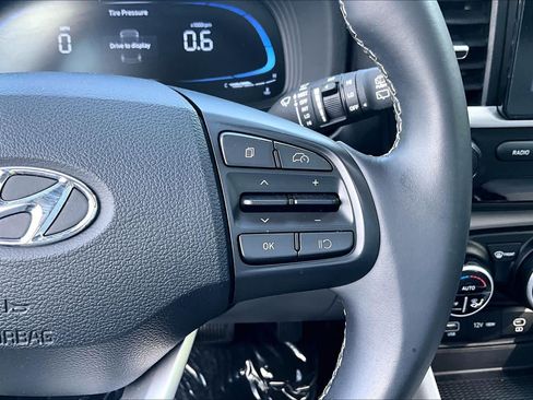 Used 2025 Hyundai Venue SEL FWD image 25