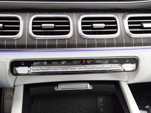 Used 2026 Mercedes-Benz Maybach GLS 600 4MATIC image 32