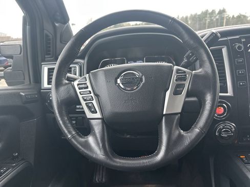 Used 2018 Nissan Titan SL w/ Midnight Edition image 18