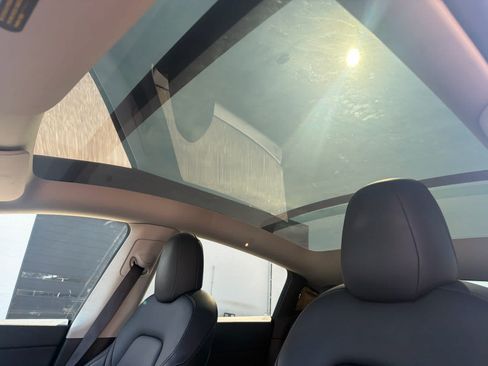 Used 2021 Tesla Model Y Long Range AWD/4WD image 9