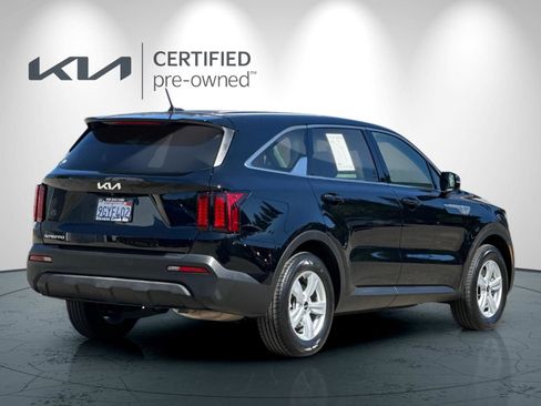 Certified 2023 Kia Sorento LX FWD image 4