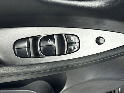 Used 2019 Nissan Leaf S w/ S Charge Package image 17