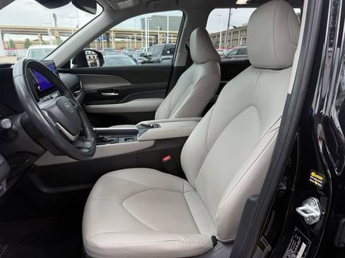 Used 2024 Toyota Grand Highlander AWD image 26
