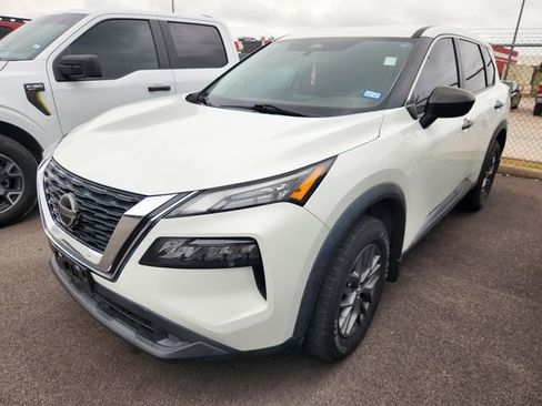 Used 2021 Nissan Rogue S FWD image 3