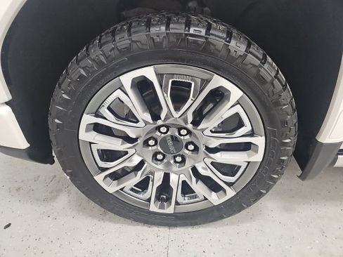 Used 2024 GMC Sierra 1500 Denali Ultimate AWD/4WD image 13