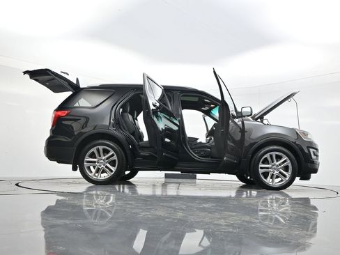 Used 2016 Ford Explorer XLT w/ Equipment Group 202A AWD/4WD image 60