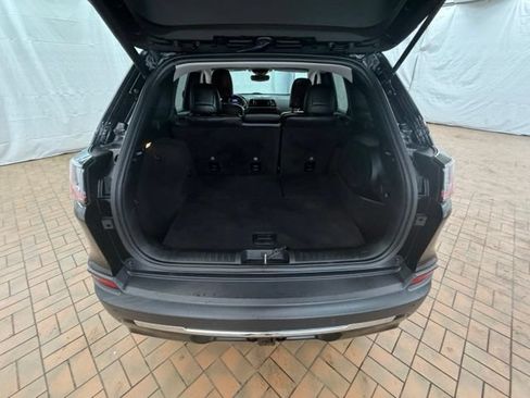 Used 2020 Jeep Cherokee Limited w/ Luxury Group AWD/4WD image 9