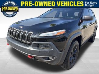 Used 2018 Jeep Cherokee Trailhawk w/ Comfort/Convenience Group AWD/4WD video 1