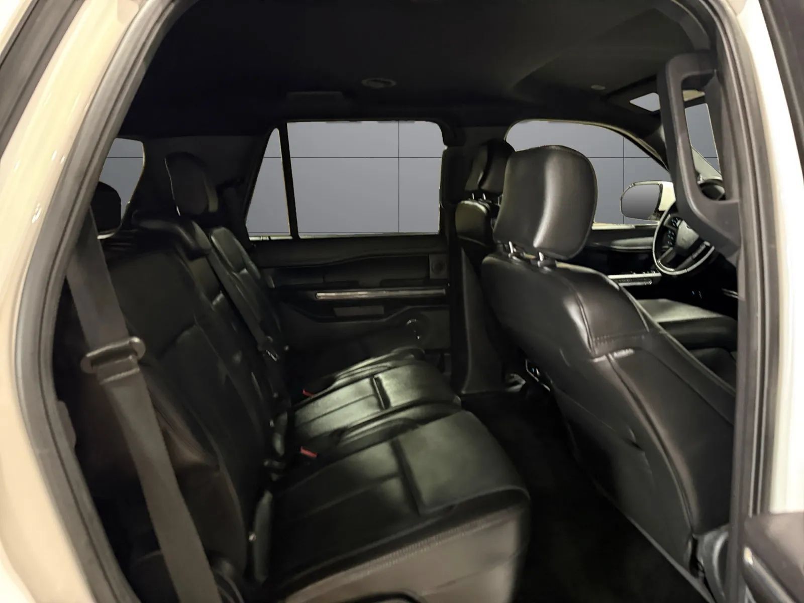 Used 2018 Ford Expedition XLT w/ Equipment Group 201A AWD/4WD image 21