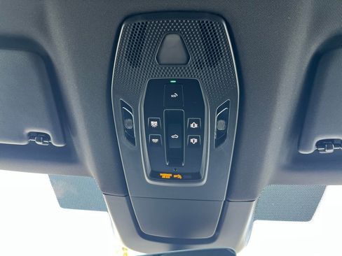 Used 2025 Porsche Macan Electric w/ Premium Package RWD image 21