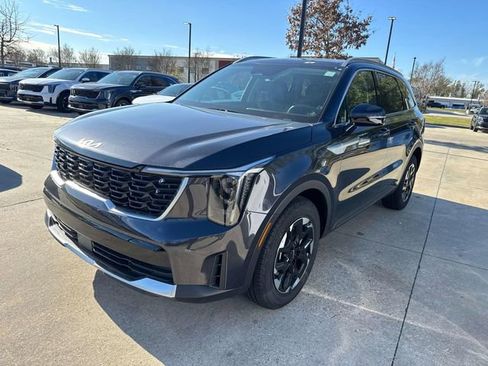 New 2026 Kia Sorento S w/ S Panoramic Sunroof Package image 4