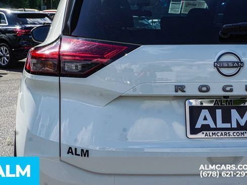 Used 2024 Nissan Rogue S FWD image 12