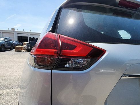 Used 2020 Nissan Rogue S AWD/4WD image 10