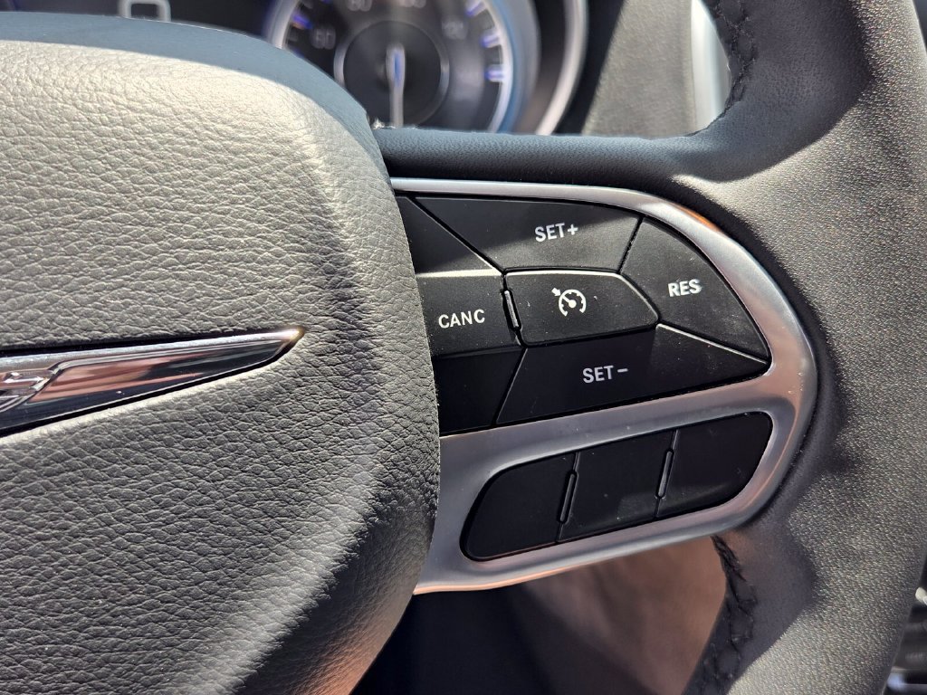 Used 2023 Chrysler 300 Touring w/ Sport Appearance Package RWD image 22