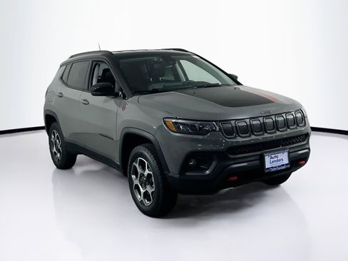 Used 2022 Jeep Compass Trailhawk w/ Trailhawk Convenience Group AWD/4WD image 3