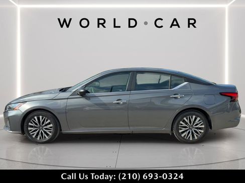 Used 2025 Nissan Altima 2.5 SV image 6