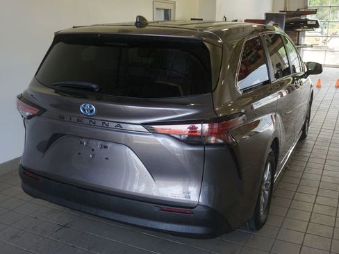 Used 2021 Toyota Sienna LE FWD image 13