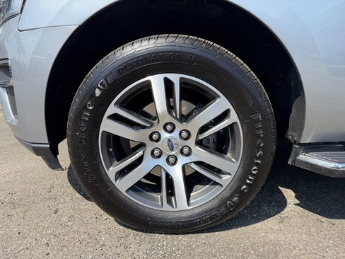 Used 2023 Ford Expedition Limited AWD/4WD image 8