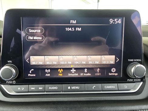 Used 2024 Nissan Rogue SV FWD image 27