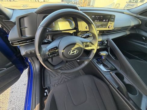 Used 2025 Hyundai Elantra Sport FWD image 18