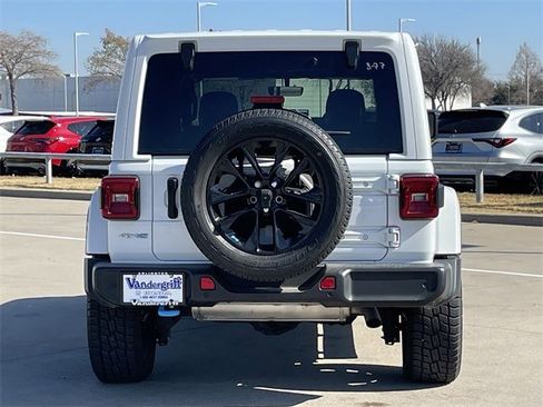 Used 2022 Jeep Wrangler Unlimited Sahara w/ Safety Group image 5