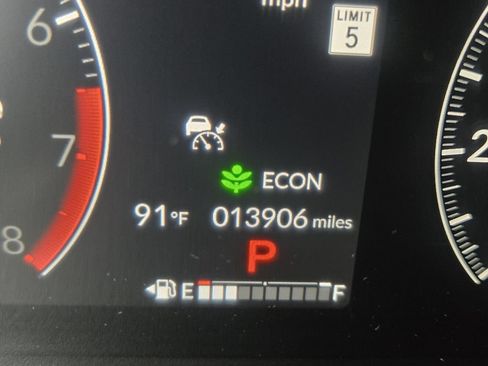 Certified 2025 Honda Pilot Touring image 24