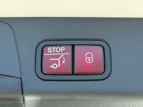 Used 2026 Mercedes-Benz GLB 250 image 17