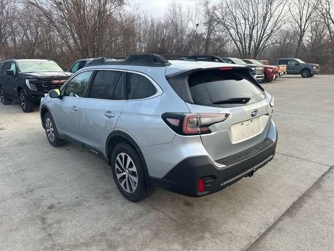 Used 2021 Subaru Outback Premium image 9