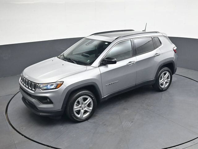 Used 2023 Jeep Compass Latitude w/ Sun and Sound Group AWD/4WD image 29