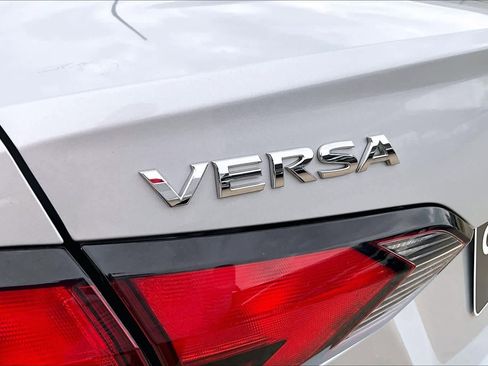 Used 2020 Nissan Versa S image 9