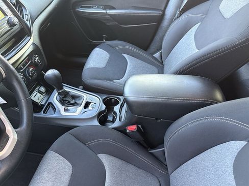 Used 2014 Jeep Cherokee Sport FWD image 31