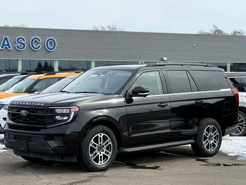Used 2025 Ford Expedition Active image 40