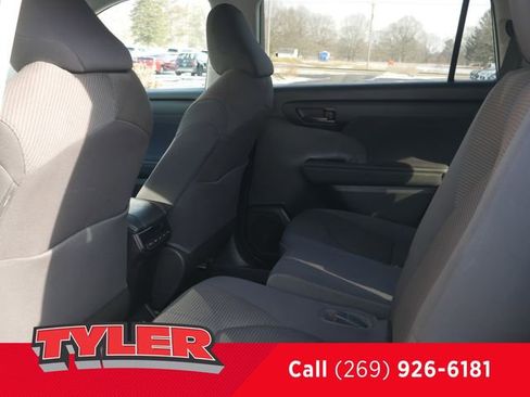 Used 2023 Toyota Highlander LE FWD image 40