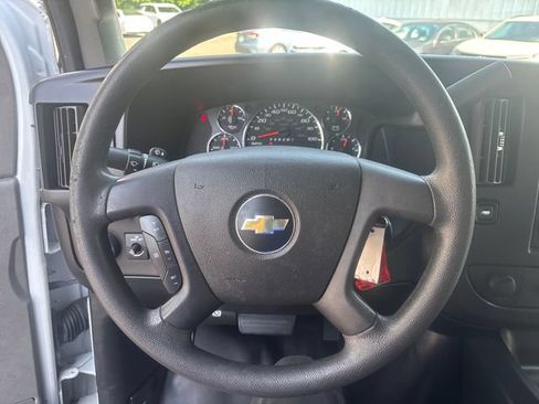 Used 2017 Chevrolet Express 2500 RWD image 16
