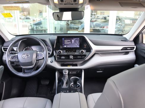 Used 2023 Toyota Highlander XLE image 15