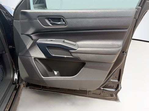 Used 2025 Nissan Pathfinder SV AWD/4WD image 33
