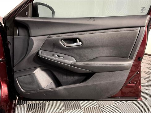 Used 2025 Nissan Sentra SV FWD image 25