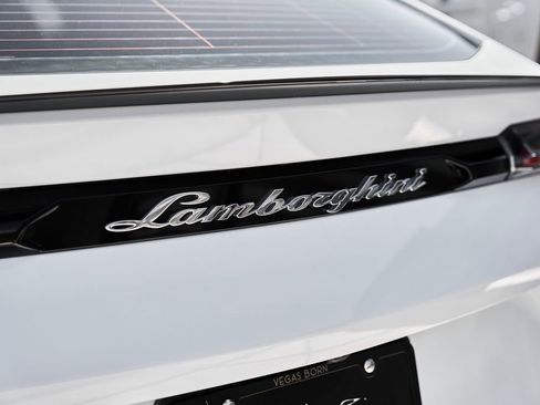 Used 2021 Lamborghini Urus image 10