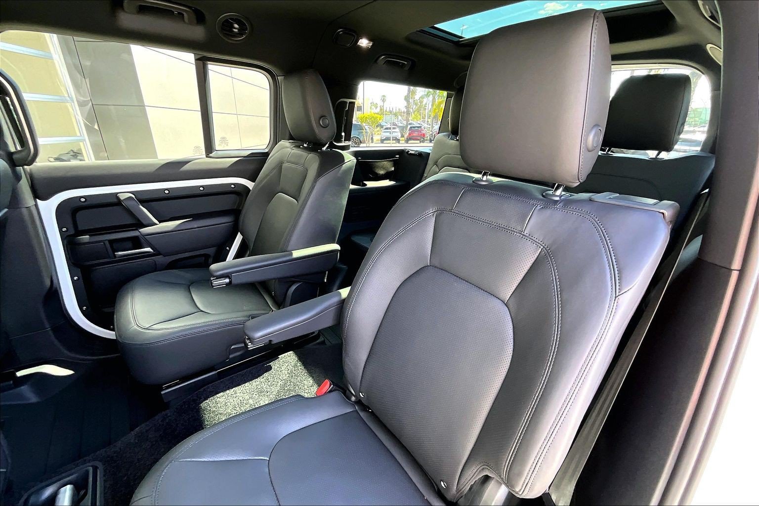 New 2026 Land Rover Defender 130 X-Dynamic SE AWD/4WD image 10